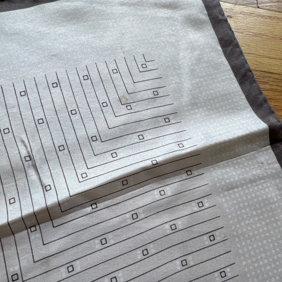 Bundle of Bill Blass Silk Scarves Set - Picture 11 of 11